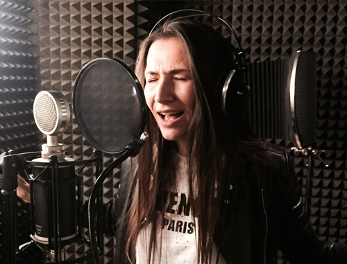 Наталья - записывает песню на свадьбу