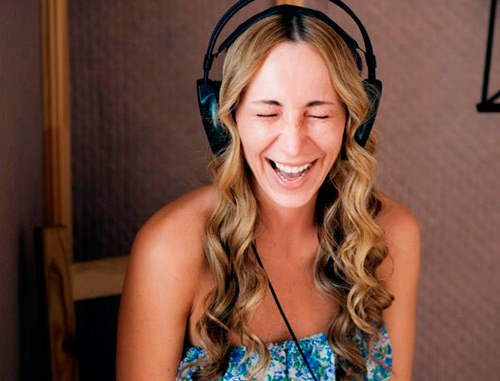 Позитивная невеста довольна результатом