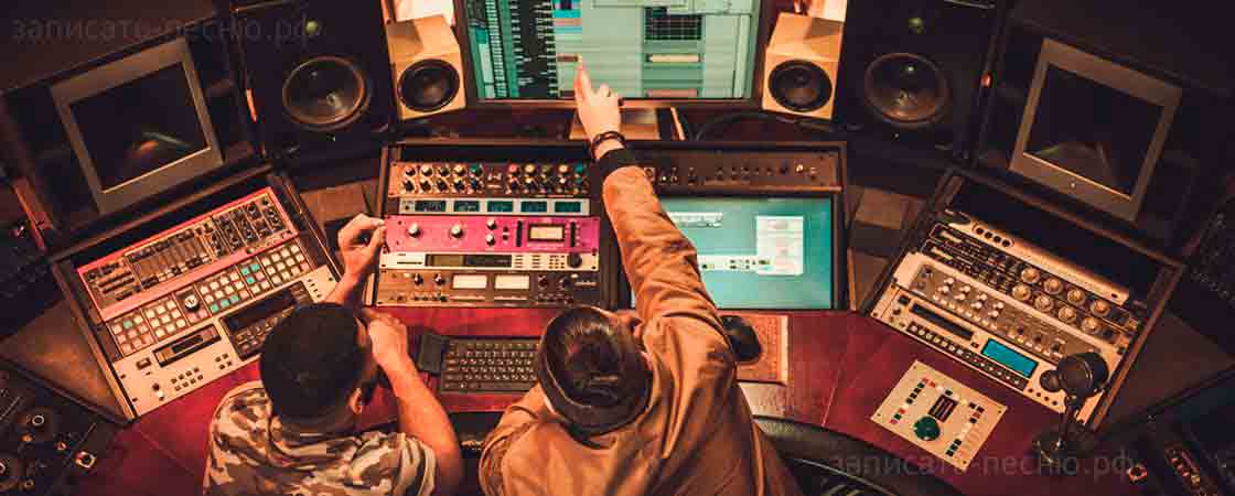 Работа в студии над песней под Ключ
